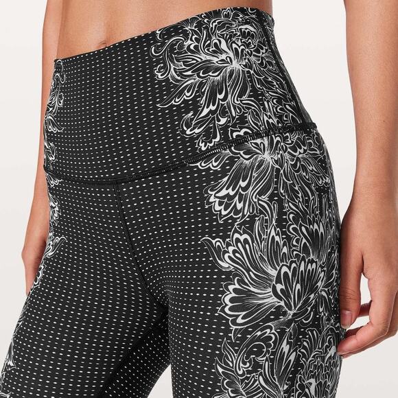 Lululemon Wunder Under Hi-Rise 7/8 Tight Full-On Luxtreme 25" Size 8 EUC - Picture 3 of 10